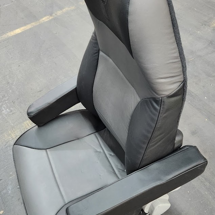 Kenworth Cushion Air Seat S78-1059-1246338521 Black Gray Vinyl, Dual Armrest