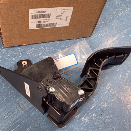 International Navistar Accelerator Pedal w/ Sensor 2595195C92 Williams Controls