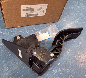 International Navistar Accelerator Pedal w/ Sensor 2595195C92 Williams Controls