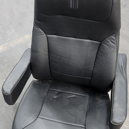 Kenworth Cushion Air Seat S78-1059-1566338511 Black Vinyl Dual Armrest