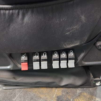 Kenworth Cushion Air Seat S78-1059-1246336421 Black Vinyl Dual Armrests