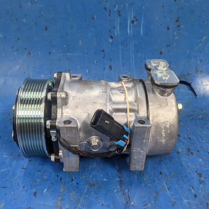 Sanden Heavy Duty Compressor With 8 Groove A/C Clutch 12V 4042