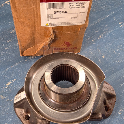 Meritor 25WYS32-4A End Yoke 2.06 In Bearing Cap 29° Joint Angle 39