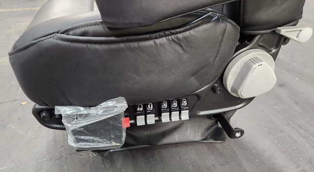 Kenworth Cushion Air Seat S78-1059-1566338511 Black Vinyl Dual Armrest
