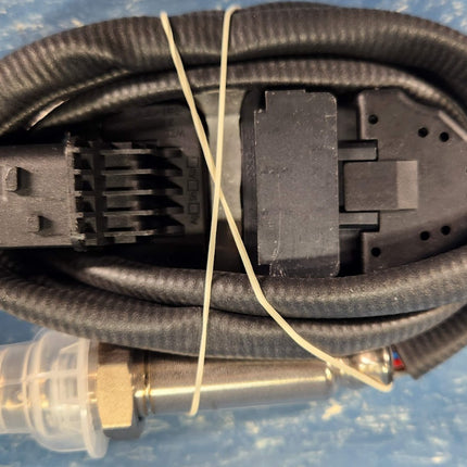 Genuine Hella Nitrogen Oxygen NOx Sensor Outlet Exhaust 4326874 Kenworth Cummins ISX