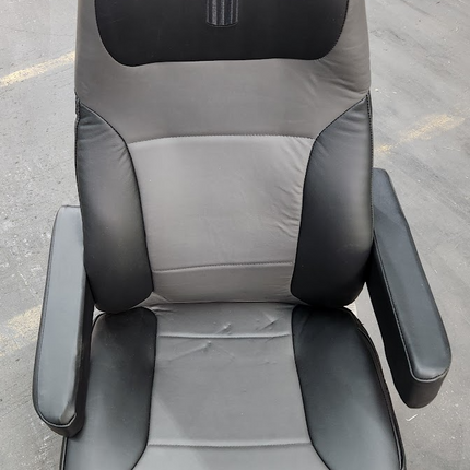 Kenworth Cushion Air Seat S78-1059-1246338521 Black Gray Vinyl, Dual Armrest
