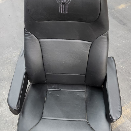Kenworth Cushion Air Seat S78-1059-1246336421 Black Vinyl Dual Armrests