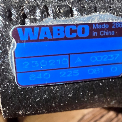 Genuine Wabco Disc Brake Caliper Right Assembly 6402250810