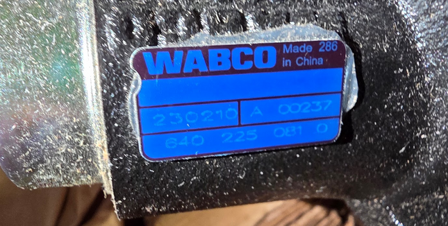 Genuine Wabco Disc Brake Caliper Right Assembly 6402250810 - getexcess