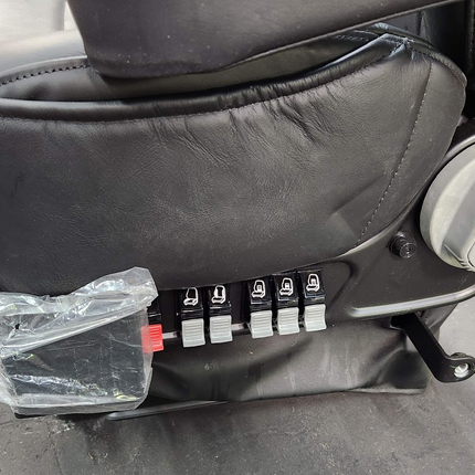 Kenworth Cushion Air Seat S78-1059-1246338521 Black Gray Vinyl, Dual Armrest