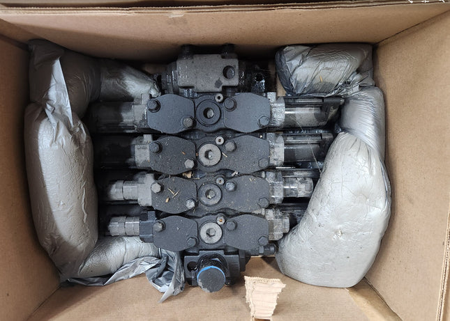 Husco SCX300 D38 Manitowoc 10077417 Closed Center Load Sense Sectional Valve Hydraulic