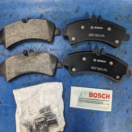 Bosch QuietCast Premium BP1318 Brake Pad Set Rear