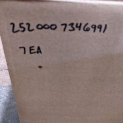 Front Axle End Hub Cap 7346991 2520007346991 A3270M39 KC5257 8758278 6X6 5-Ton