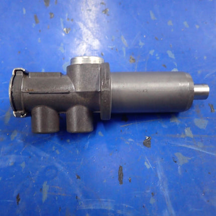 Volvo Truck Mecman 1653156 Clutch Control Valve Shuttle Regulating Master Cylinder
