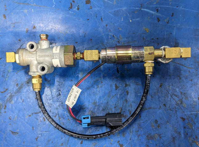 RV3 70 PSI Pressure Reducing Valve w/ Attaching Hardware Bendix 103998