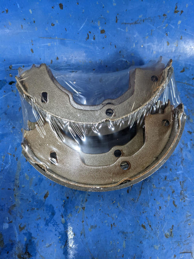 Professional Grade Drum-in-Hat Parking Brake Shoe Set Raybestos 772PG