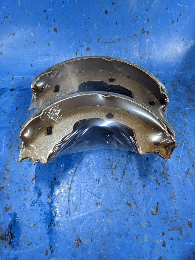 Professional Grade Drum-in-Hat Parking Brake Shoe Set Raybestos 772PG