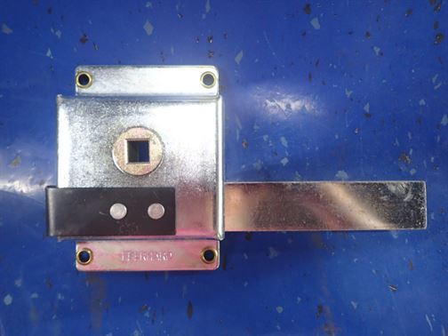 Door Latch Blue Bird 00127569 Eberhard 2-2390-AR - getexcess