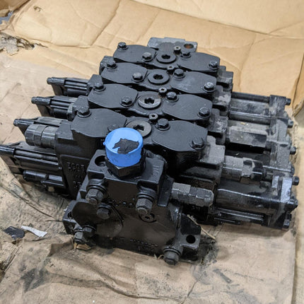 Husco SCX300 D39 Manitowoc 80091331 Closed Center Load Sense Sectional Valve Hydraulic