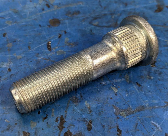 5 Count Right Hand Wheel Studs Euclid E-9524-R