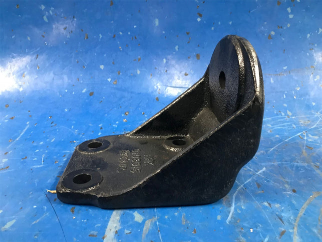 Blue Bird LH Engine Mounting Bracket Heavy Duty L Shape Steel 0108015