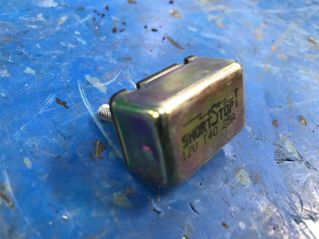 LOT OF (10) 12V T40 25A SHORTSTOP Circuit Breaker - getexcess